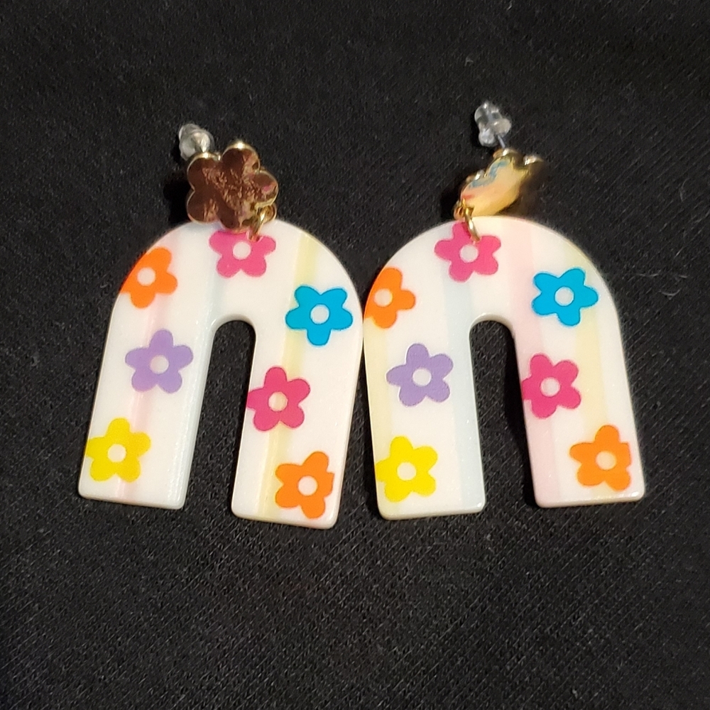 ⭐️2/$20⭐️ Flower Arch Earrings